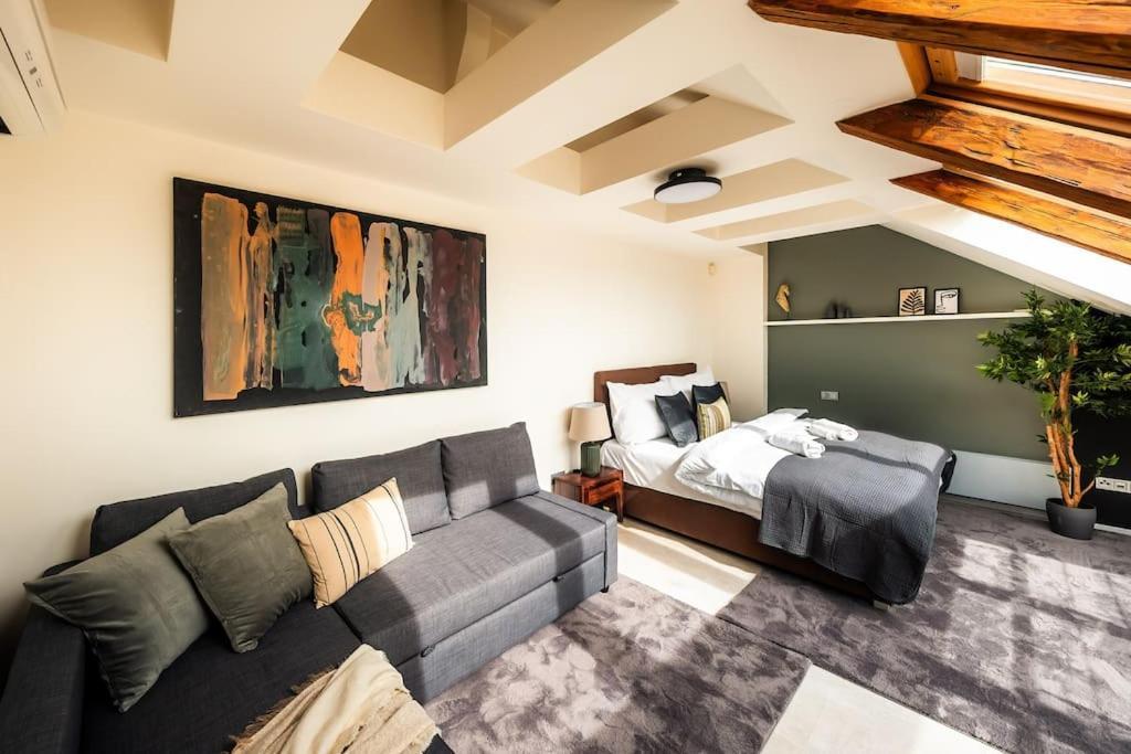 Ac Luxury Loft Friends & Family Edition *